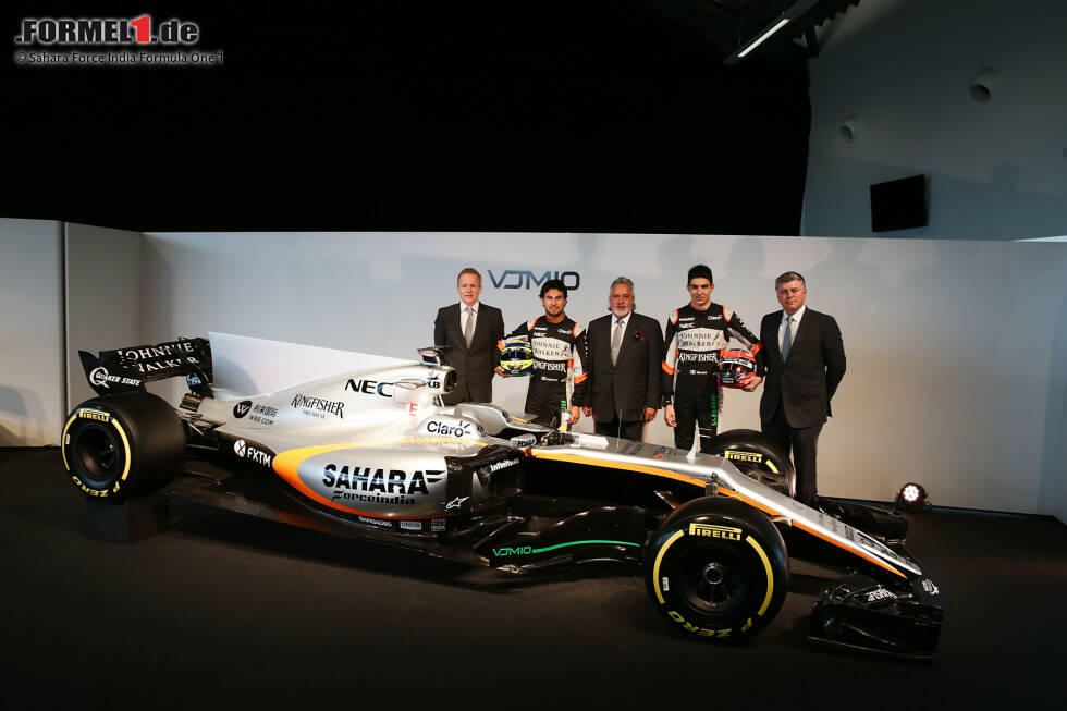 Foto zur News: Sergio Perez (Force India), Vijay Mallya, Esteban Ocon (Force India) und Otmar Szafnauer