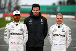 Foto zur News: Lewis Hamilton (Mercedes), Toto Wolff und Valtteri Bottas (Mercedes)