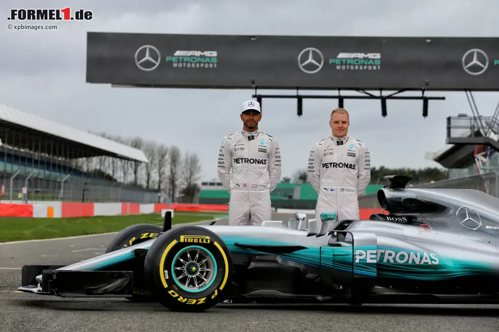 Foto zur News: Lewis Hamilton (Mercedes) und Valtteri Bottas (Mercedes)