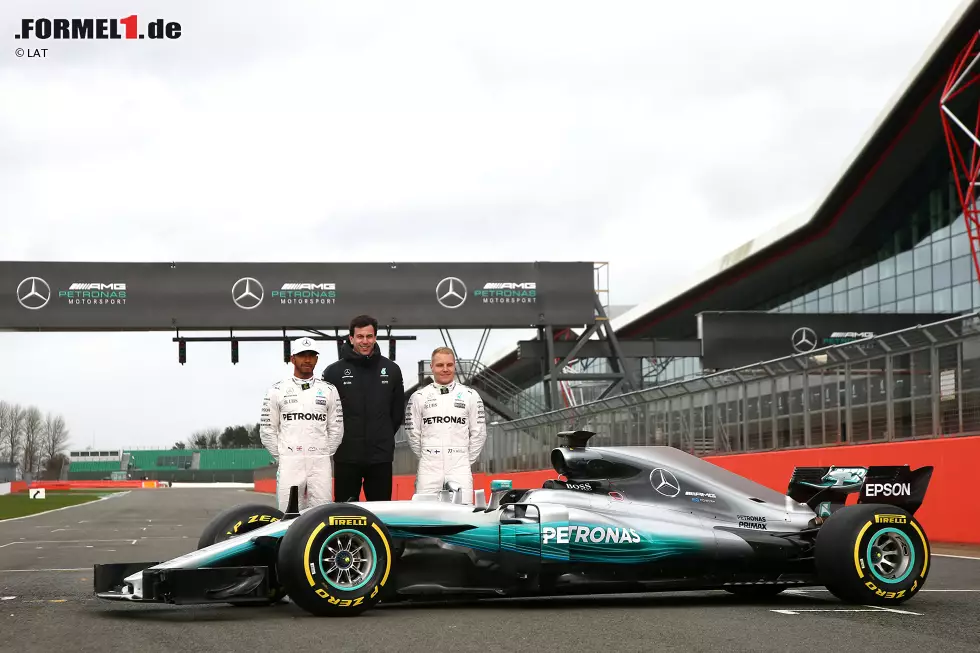 Foto zur News: Lewis Hamilton (Mercedes), Toto Wolff und Valtteri Bottas (Mercedes)