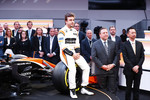Foto zur News: Fernando Alonso (McLaren) und Zak Brown