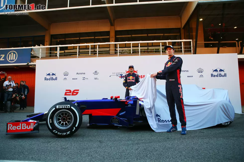 Foto zur News: Carlos Sainz  und Daniil Kwjat (Toro Rosso)