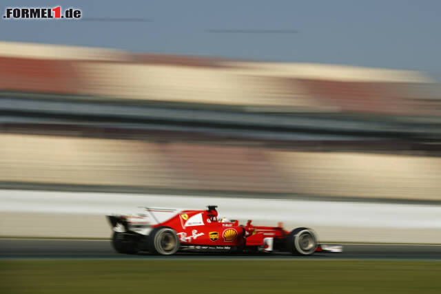Foto zur News: ...und landeten am Ende nur knapp vor Sebastian Vettel im Ferrari, der zudem die härteren Reifen nutzte.