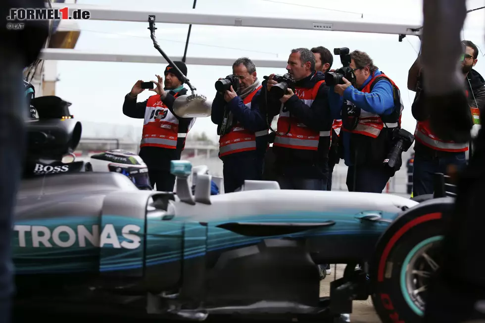 Foto zur News: Nico Rosberg und Valtteri Bottas (Mercedes)