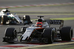 Foto zur News: Esteban Ocon (Force India) und Valtteri Bottas (Mercedes)