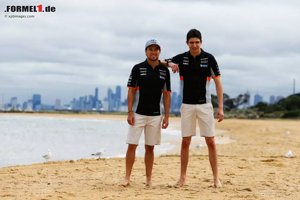 Foto zur News: Sergio Perez (Force India) und Esteban Ocon (Force India)