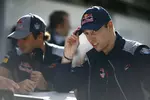 Foto zur News: Daniil Kwjat (Toro Rosso) und Carlos Sainz (Toro Rosso)