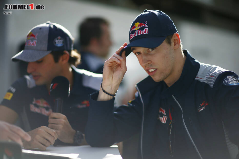 Foto zur News: Daniil Kwjat (Toro Rosso) und Carlos Sainz (Toro Rosso)