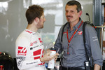 Foto zur News: Romain Grosjean und Günther Steiner (Haas)