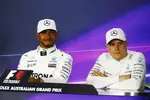 Foto zur News: Lewis Hamilton (Mercedes) und Valtteri Bottas (Mercedes)