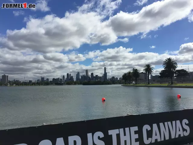 Foto zur News: Melbourne ist nicht nur eine tolle Stadt, sondern auch gut organisiert: Die Veranstalter machen es einfach, dem Albert Park Circuit einen Besuch abzustatten.