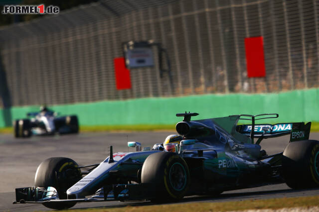 Foto zur News: Melbourne: Lewis Hamilton kam knapp vor Valtteri Bottas ins Ziel. Klicken Sie sich jetzt noch einmal durch die Highlights des Rennens!