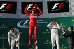 Foto zur News: Lewis Hamilton (Mercedes), Sebastian Vettel (Ferrari) und Valtteri Bottas (Mercedes)