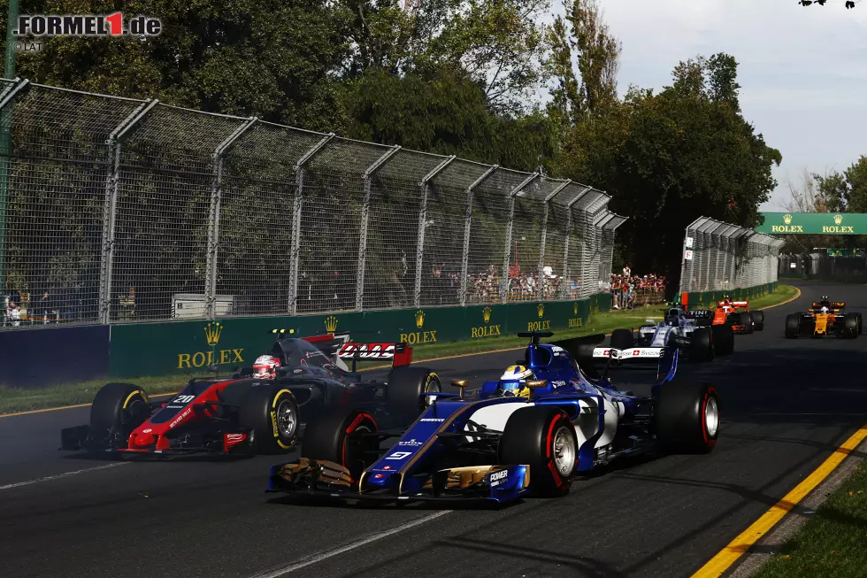 Foto zur News: Kevin Magnussen (Haas) und Marcus Ericsson (Sauber)