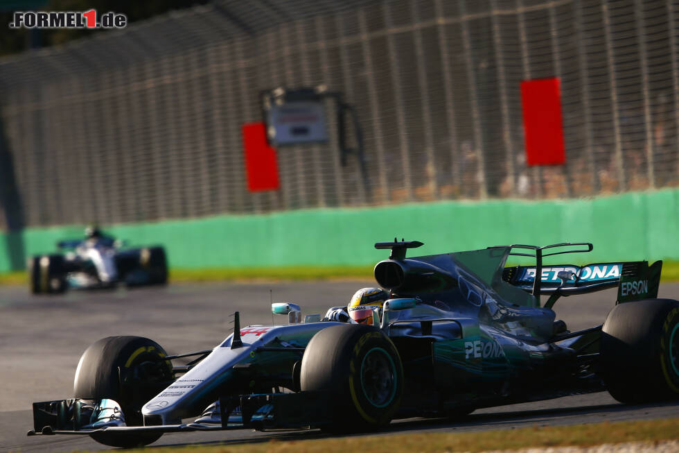 Foto zur News: Melbourne: Lewis Hamilton kam knapp vor Valtteri Bottas ins Ziel. Klicken Sie sich jetzt noch einmal durch die Highlights des Rennens!
