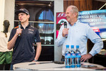 Foto zur News: Max Verstappen und Helmut Marko (Red Bull)