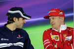 Foto zur News: Antonio Giovinazzi (Sauber) und Kimi Räikkönen (Ferrari)