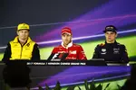 Foto zur News: Nico Hülkenberg (Renault), Sebastian Vettel (Ferrari) und Max Verstappen (Red Bull)