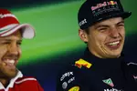 Foto zur News: Sebastian Vettel (Ferrari) und Max Verstappen (Red Bull)