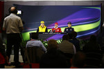 Foto zur News: Nico Hülkenberg (Renault), Sebastian Vettel (Ferrari) und Max Verstappen (Red Bull)