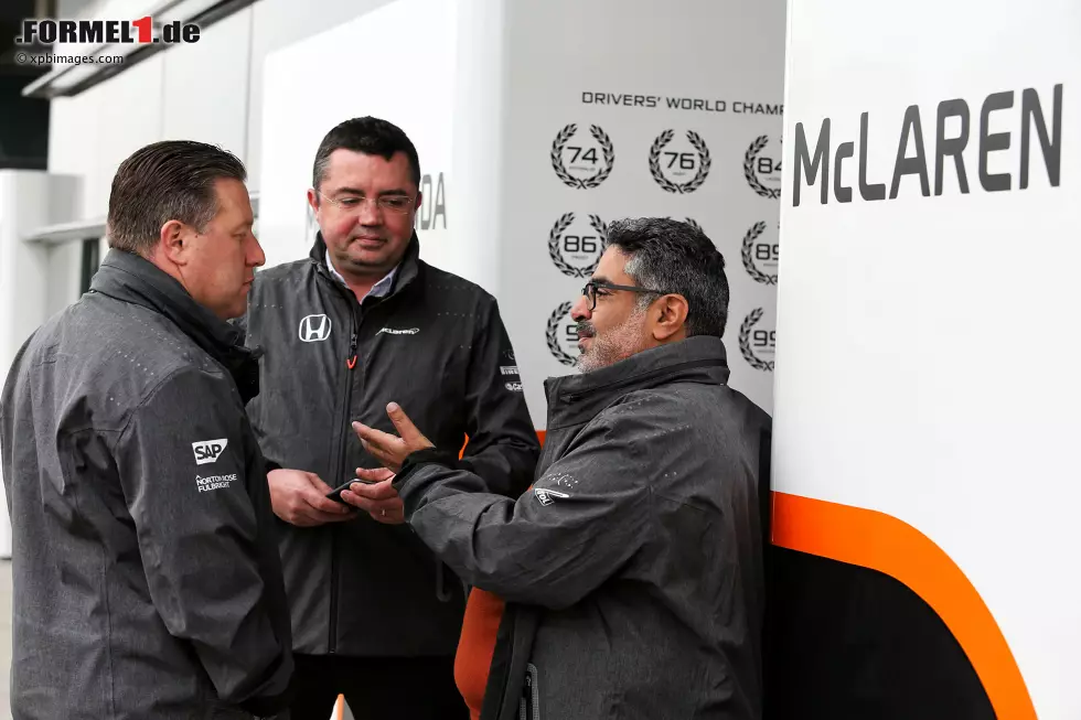 Foto zur News: Zak Brown und Eric Boullier