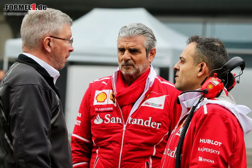 Foto zur News: Ross Brawn und Maurizio Arrivabene