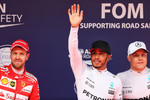 Foto zur News: Sebastian Vettel (Ferrari), Lewis Hamilton (Mercedes) und Valtteri Bottas (Mercedes)