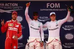 Foto zur News: Lewis Hamilton (Mercedes), Sebastian Vettel (Ferrari) und Valtteri Bottas (Mercedes)