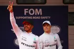 Foto zur News: Lewis Hamilton (Mercedes) und Valtteri Bottas (Mercedes)