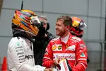 Foto zur News: Lewis Hamilton (Mercedes) und Sebastian Vettel (Ferrari)