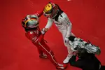 Foto zur News: Lewis Hamilton (Mercedes) und Sebastian Vettel (Ferrari)