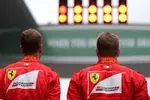 Foto zur News: Kimi Räikkönen (Ferrari) und Sebastian Vettel (Ferrari)