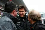 Foto zur News: Eric Boullier und Toto Wolff