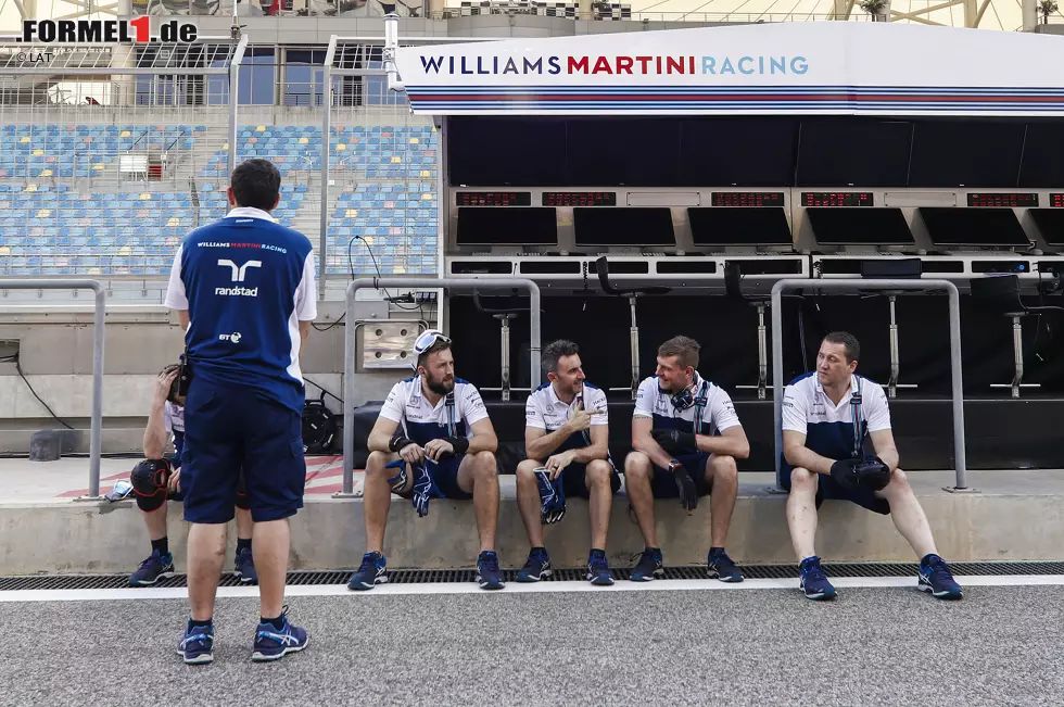 Foto zur News: Williams-Mechaniker