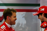 Foto zur News: Sebastian Vettel (Ferrari) und Antonio Giovinazzi (Sauber)
