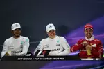 Foto zur News: Lewis Hamilton (Mercedes), Valtteri Bottas (Mercedes) und Sebastian Vettel (Ferrari)