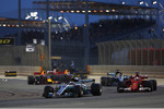 Foto zur News: Valtteri Bottas (Mercedes), Sebastian Vettel (Ferrari) und Lewis Hamilton (Mercedes)