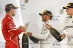 Gallerie: Sebastian Vettel (Ferrari), Valtteri Bottas (Mercedes) und Lewis Hamilton (Mercedes)