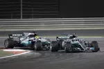 Foto zur News: Valtteri Bottas (Mercedes) und Lewis Hamilton (Mercedes)