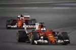 Foto zur News: Sebastian Vettel (Ferrari) und Kimi Räikkönen (Ferrari)