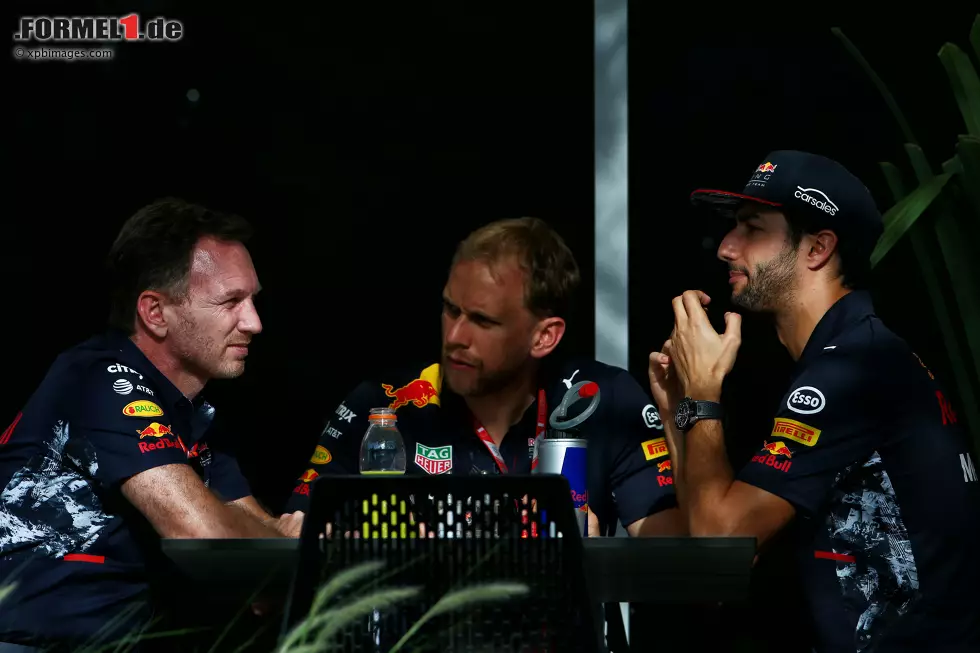 Foto zur News: Christian Horner und Daniel Ricciardo (Red Bull)