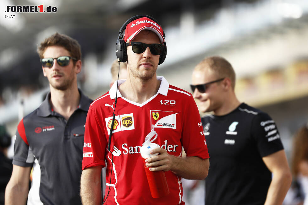 Foto zur News: Sebastian Vettel (Ferrari), Romain Grosjean (Haas) und Valtteri Bottas (Mercedes)