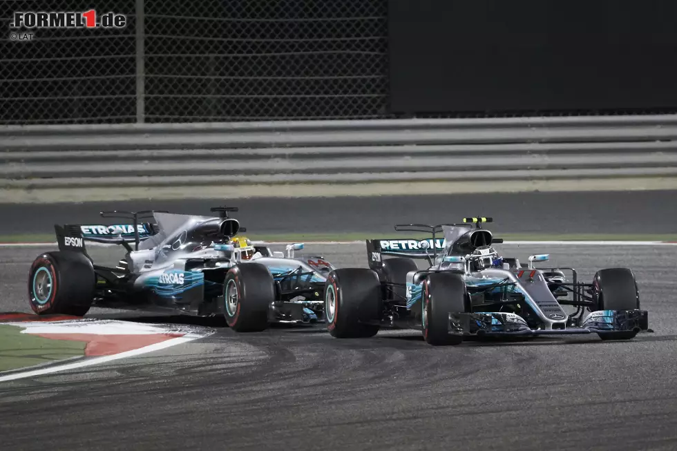 Foto zur News: Valtteri Bottas (Mercedes) und Lewis Hamilton (Mercedes)