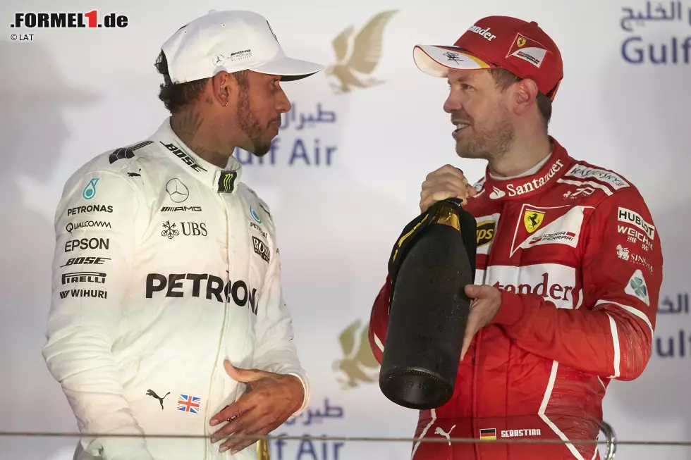 Foto zur News: Lewis Hamilton (Mercedes) und Sebastian Vettel (Ferrari)