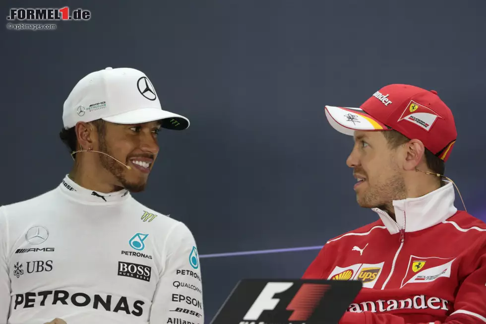 Foto zur News: Lewis Hamilton (Mercedes) und Sebastian Vettel (Ferrari)