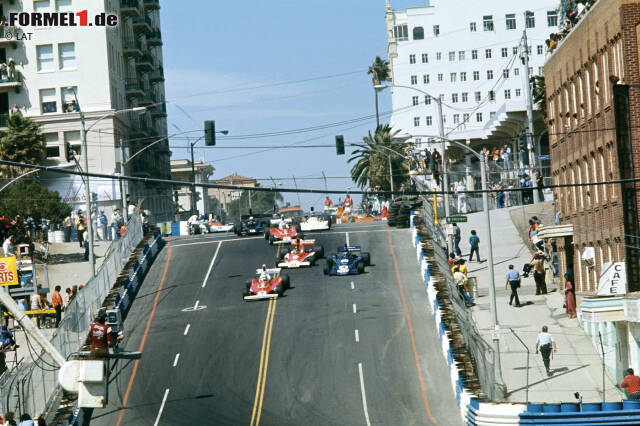 Foto zur News: Im Einzugsgebiet von Los Angeles etabliert sich rasch ein beliebter Event mit Zuschauerzahlen jenseits der 100.000, dessen Premiere der Schweizer Clay Regazzoni (Ferrari) für sich entscheidet. Schnell ist von einem "US-amerikanischen Monaco" die Rede.
