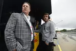 Foto zur News: Zak Brown und Fernando Alonso (McLaren)