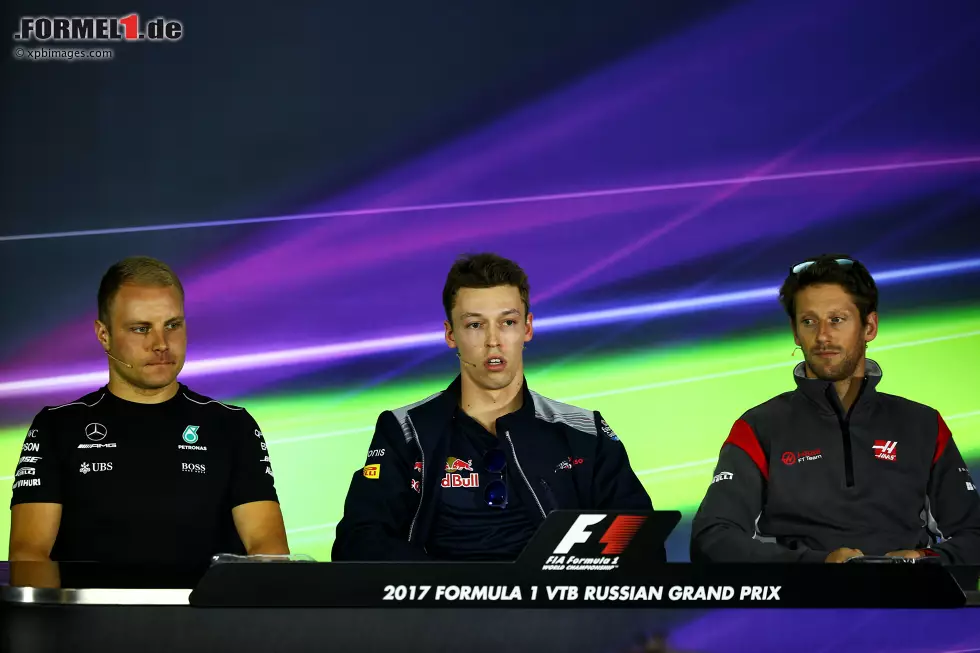 Foto zur News: Valtteri Bottas (Mercedes), Daniil Kwjat (Toro Rosso) und Romain Grosjean (Haas)