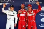 Foto zur News: Valtteri Bottas (Mercedes), Sebastian Vettel (Ferrari) und Kimi Räikkönen (Ferrari)