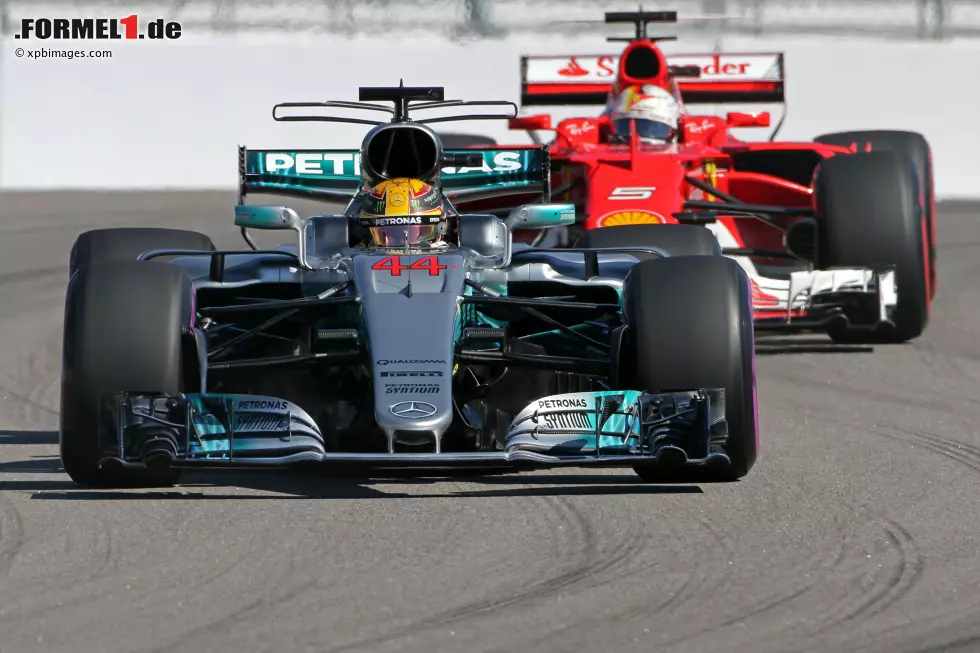 Foto zur News: Lewis Hamilton (Mercedes) und Sebastian Vettel (Ferrari)